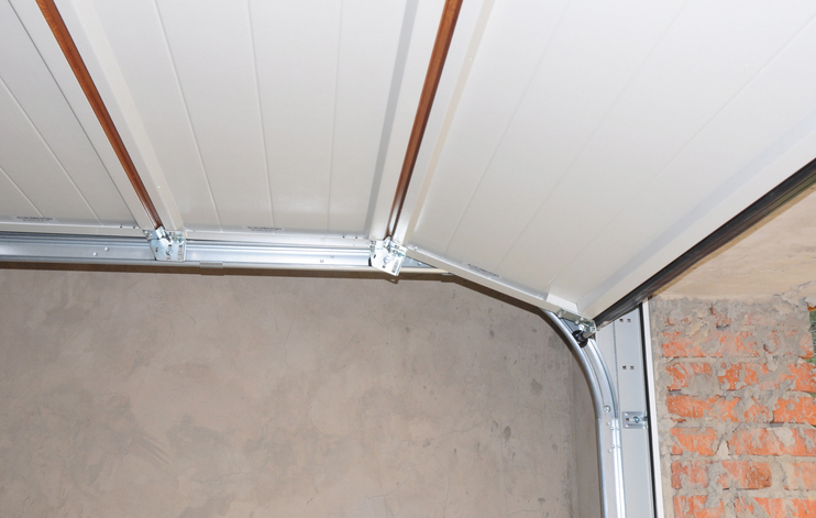 Top Garage Door Opener Repair Tips to Avoid Frequent Breakdowns