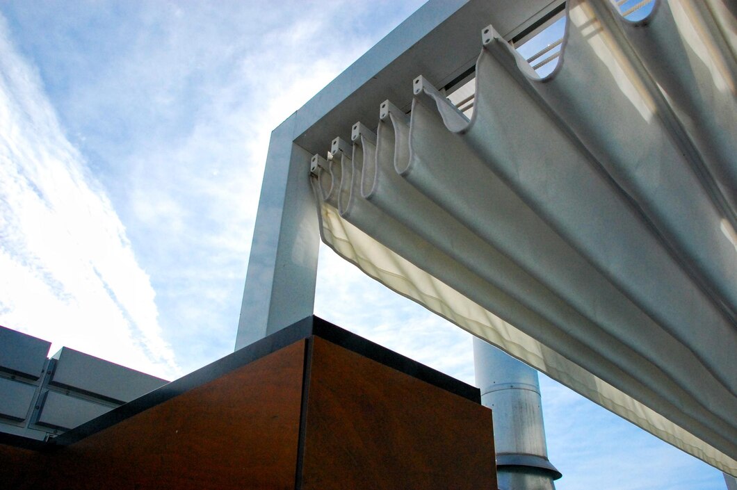retractable awning